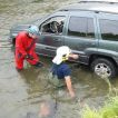 Vyproštění automobilu z řeky na Hlučínsku 03.08.2012